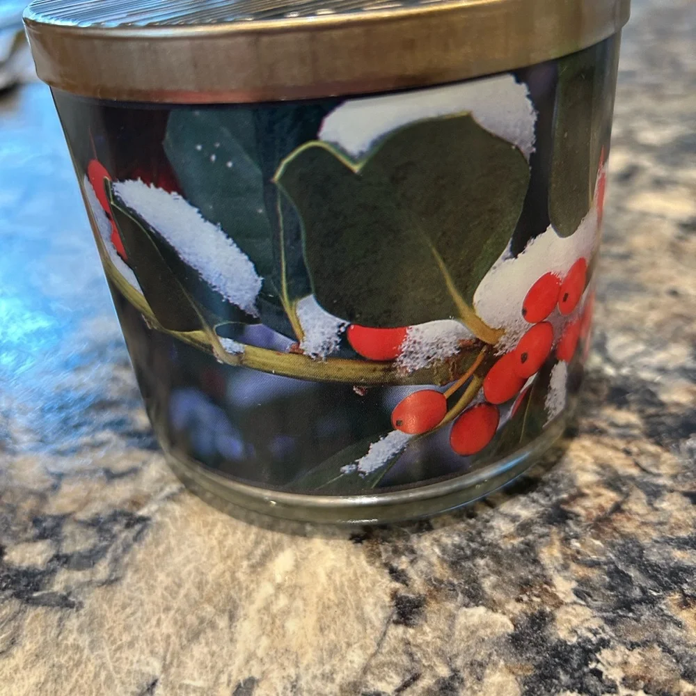 Bath & Body Works Frosted Cranberry Candle‎ with Red Berries Jar NWT BBW
